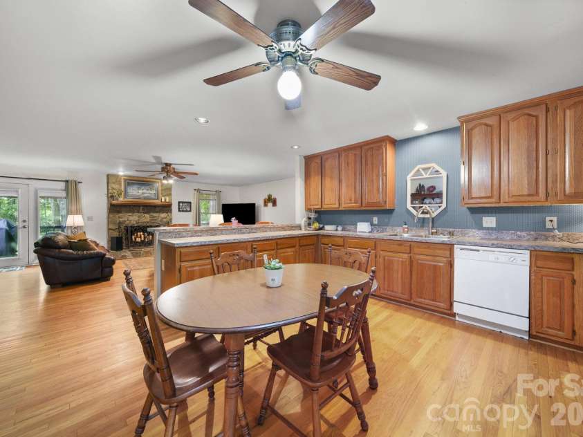 832 Old Cedar Circle, York, SC 29745.  MLS# CAR4407184, YatesRealty ID 40566. 
