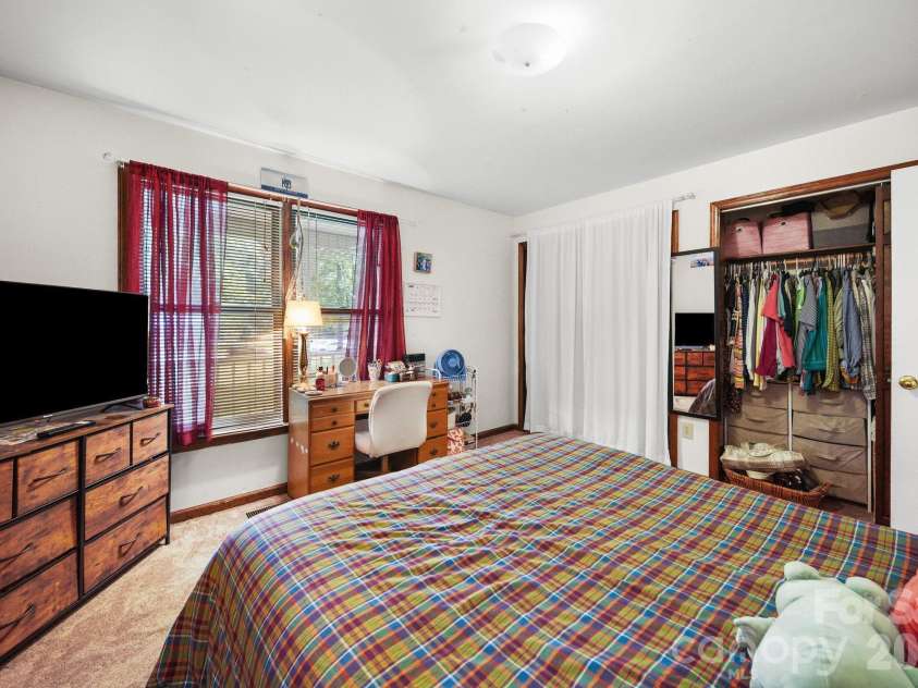 832 Old Cedar Circle, York, SC 29745.  MLS# CAR4407184, YatesRealty ID 40566. 