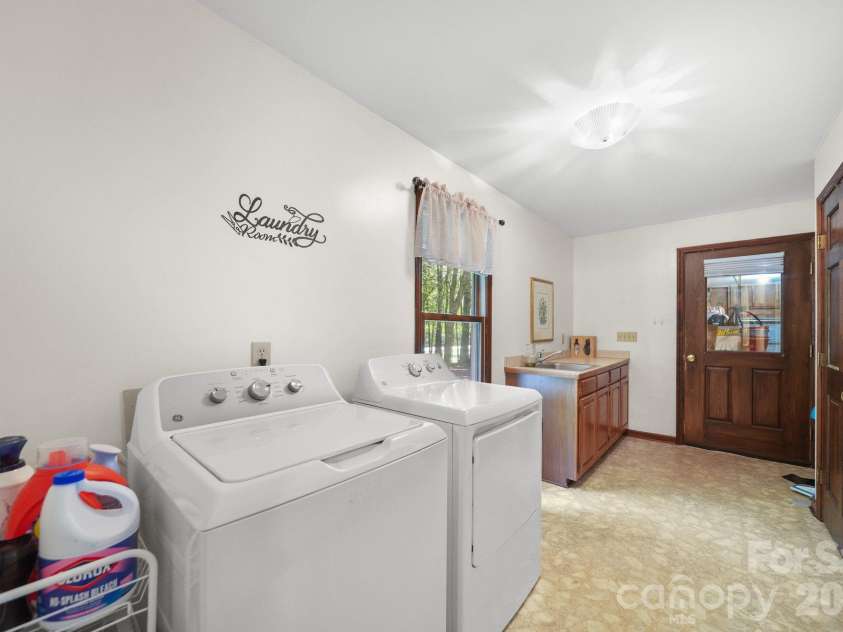 832 Old Cedar Circle, York, SC 29745.  MLS# CAR4407184, YatesRealty ID 40566. 
