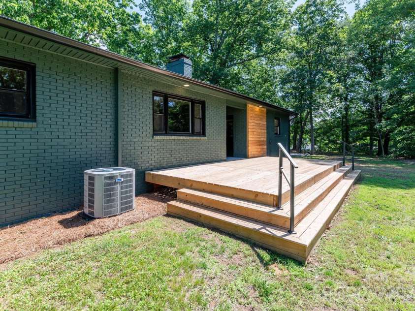 155 Mcallister Road, Statesville, NC 28625.  MLS# CAR4273725, YatesRealty ID 4057. 