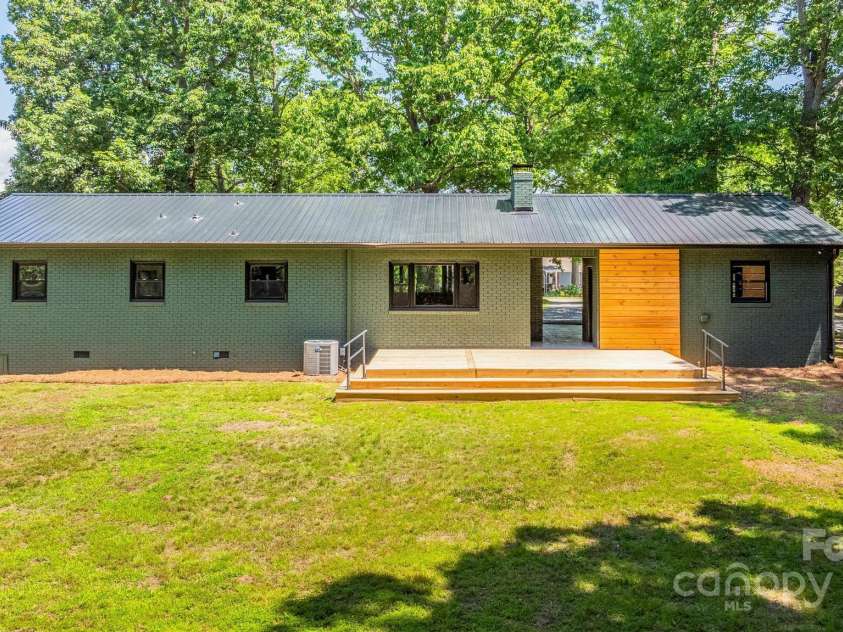 155 Mcallister Road, Statesville, NC 28625.  MLS# CAR4273725, YatesRealty ID 4057. 