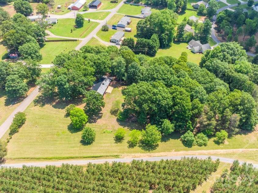 155 Mcallister Road, Statesville, NC 28625.  MLS# CAR4273725, YatesRealty ID 4057. 