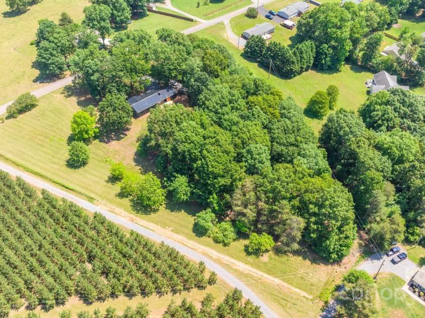 155 Mcallister Road, Statesville, NC 28625.  MLS# CAR4273725, YatesRealty ID 4057. 