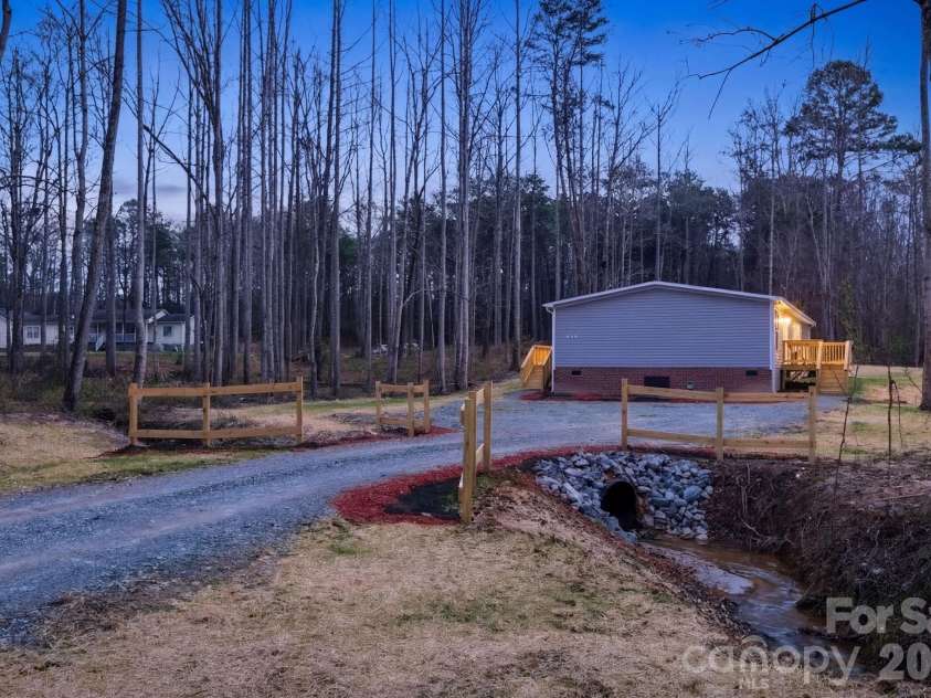 1685 Dawnview Lane, Lincolnton, NC 28092.  MLS# CAR4356599, YatesRealty ID 4057. 