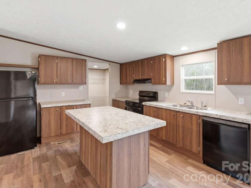 1685 Dawnview Lane, Lincolnton, NC 28092.  MLS# CAR4356599, YatesRealty ID 4057. 