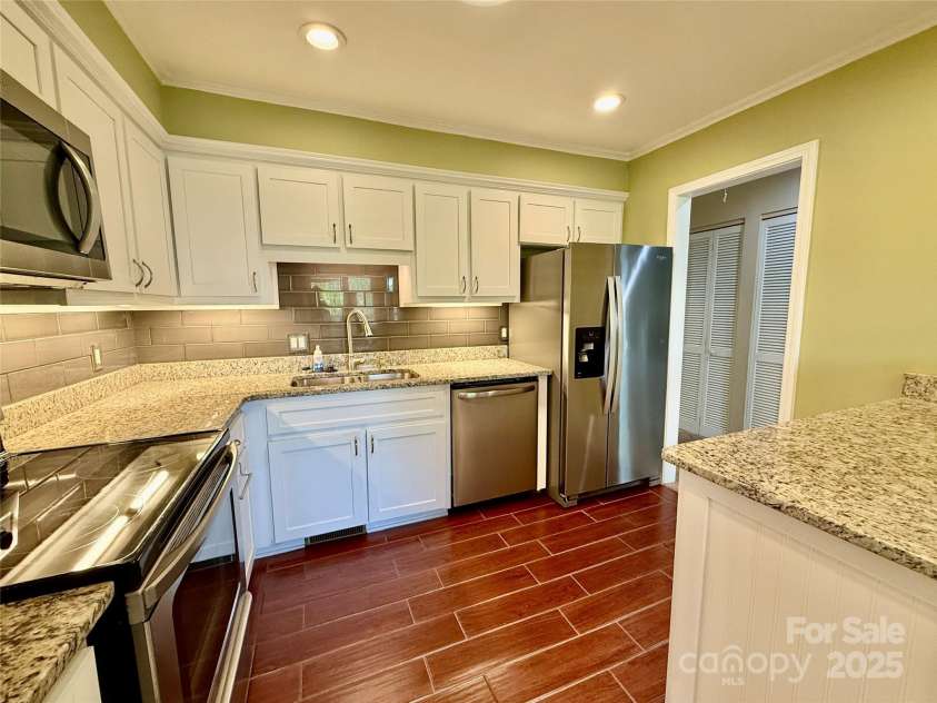 77 Chestnut Street, Tryon, NC 28782.  MLS# CAR4306733, YatesRealty ID 4057. This kitchen is the perfect size!