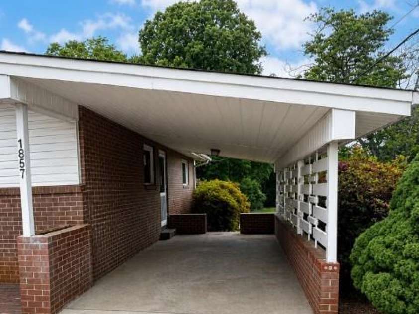 1857 8th Street Drive, Hickory, NC 28601.  MLS# CAR4409790, YatesRealty ID 40571. 