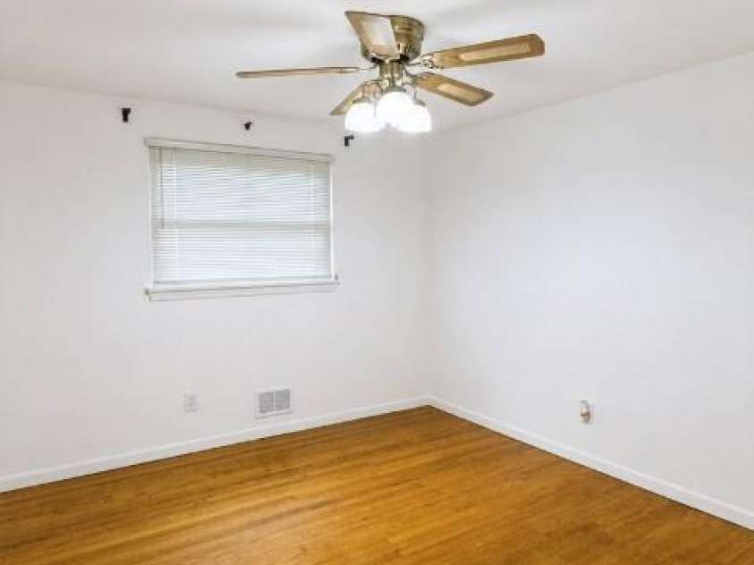 1857 8th Street Drive, Hickory, NC 28601.  MLS# CAR4409790, YatesRealty ID 40571. 