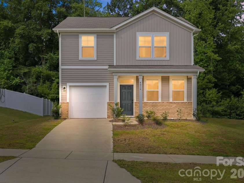 4816 Raspberry Knoll Drive, Charlotte, NC 28208.  MLS# CAR4405142, YatesRealty ID 40572. 