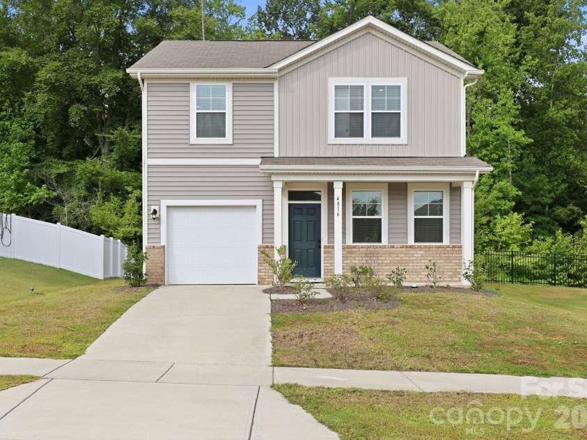 4816 Raspberry Knoll Drive, Charlotte, NC 28208.  MLS# CAR4405142, YatesRealty ID 40572. 