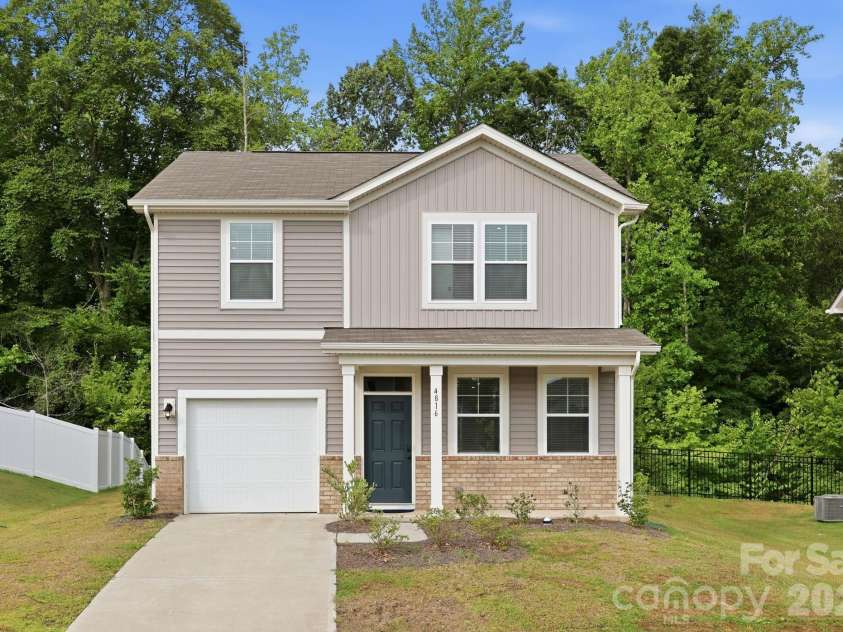 4816 Raspberry Knoll Drive, Charlotte, NC 28208.  MLS# CAR4405142, YatesRealty ID 40572. 