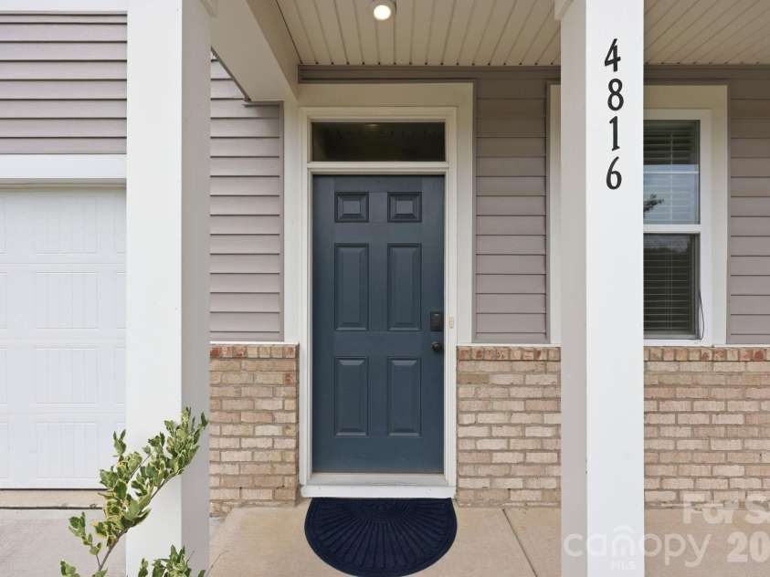 4816 Raspberry Knoll Drive, Charlotte, NC 28208.  MLS# CAR4405142, YatesRealty ID 40572. 