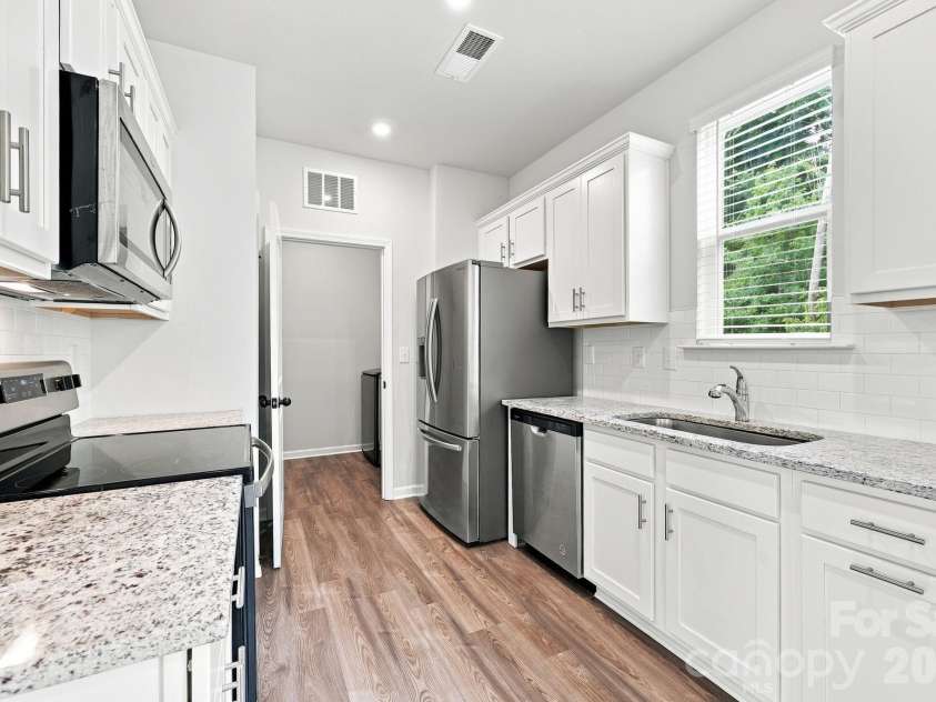 4816 Raspberry Knoll Drive, Charlotte, NC 28208.  MLS# CAR4405142, YatesRealty ID 40572. 