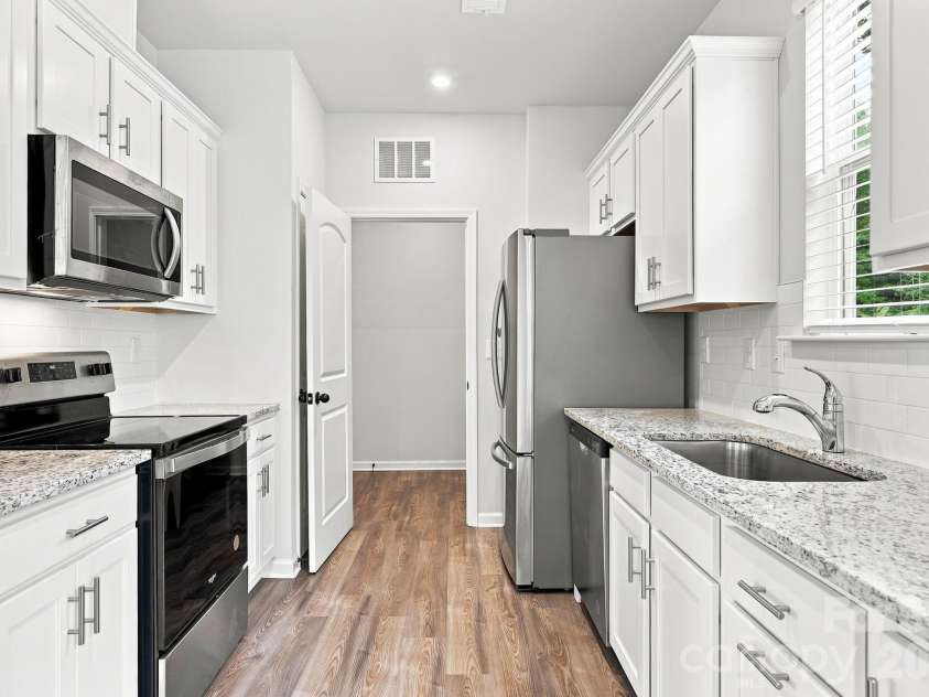 4816 Raspberry Knoll Drive, Charlotte, NC 28208.  MLS# CAR4405142, YatesRealty ID 40572. 
