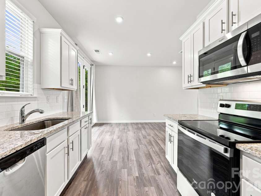 4816 Raspberry Knoll Drive, Charlotte, NC 28208.  MLS# CAR4405142, YatesRealty ID 40572. 