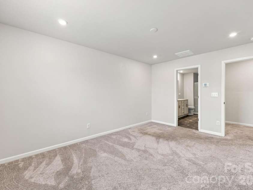 4816 Raspberry Knoll Drive, Charlotte, NC 28208.  MLS# CAR4405142, YatesRealty ID 40572. 