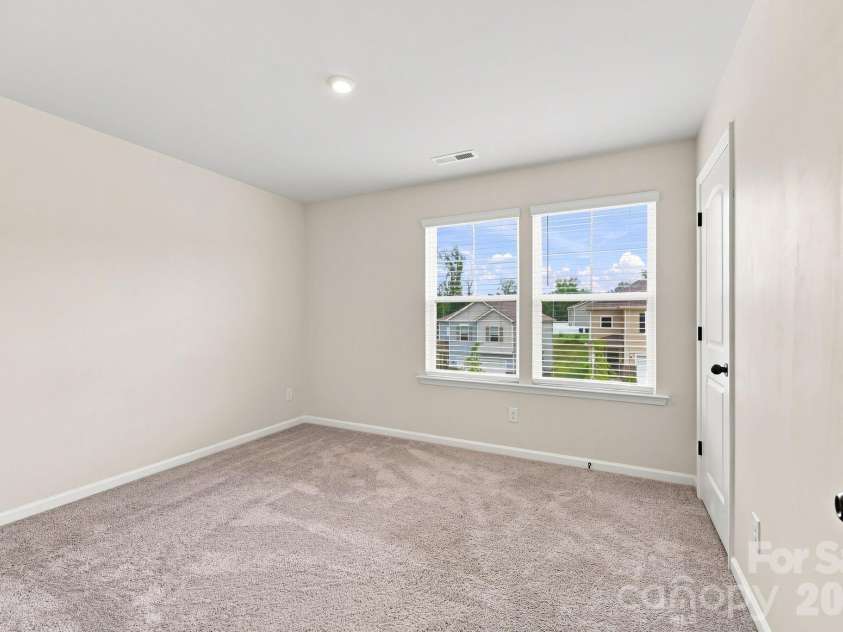 4816 Raspberry Knoll Drive, Charlotte, NC 28208.  MLS# CAR4405142, YatesRealty ID 40572. 