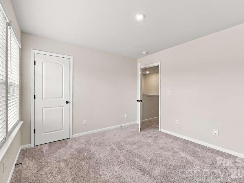 4816 Raspberry Knoll Drive, Charlotte, NC 28208.  MLS# CAR4405142, YatesRealty ID 40572. 