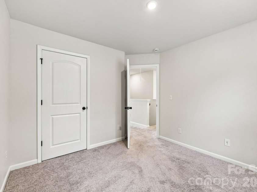 4816 Raspberry Knoll Drive, Charlotte, NC 28208.  MLS# CAR4405142, YatesRealty ID 40572. 