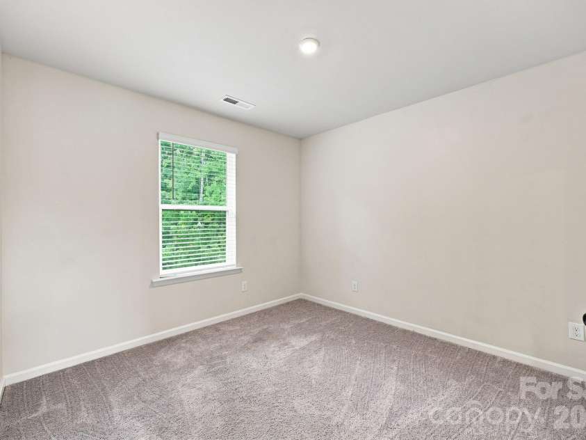 4816 Raspberry Knoll Drive, Charlotte, NC 28208.  MLS# CAR4405142, YatesRealty ID 40572. 