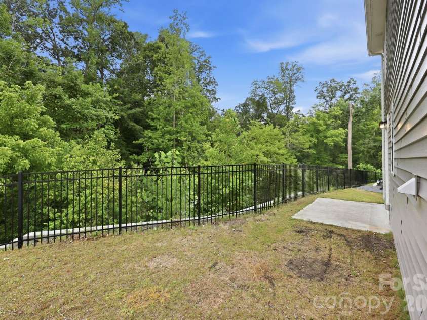 4816 Raspberry Knoll Drive, Charlotte, NC 28208.  MLS# CAR4405142, YatesRealty ID 40572. 