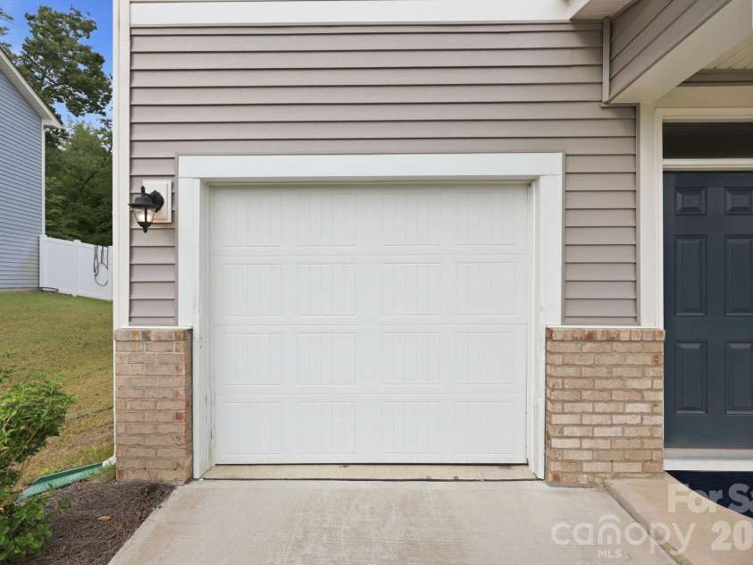 4816 Raspberry Knoll Drive, Charlotte, NC 28208.  MLS# CAR4405142, YatesRealty ID 40572. 