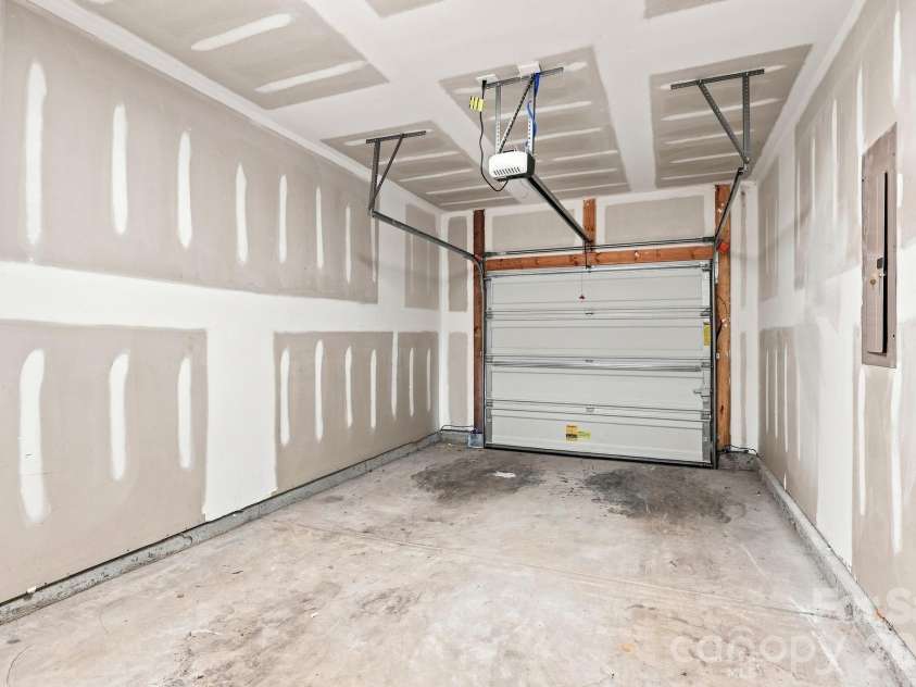 4816 Raspberry Knoll Drive, Charlotte, NC 28208.  MLS# CAR4405142, YatesRealty ID 40572. 