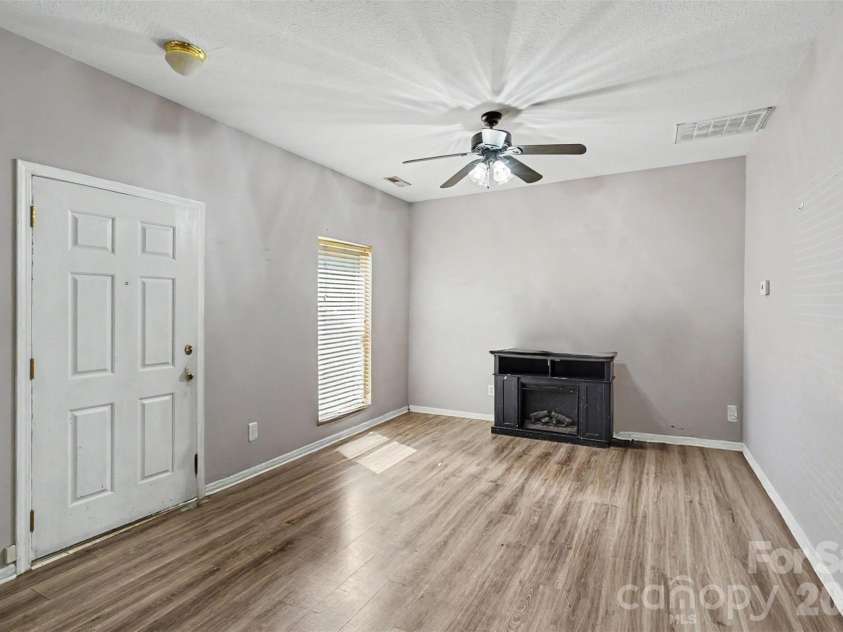 2729 Meadow Knoll Drive, Charlotte, NC 28269.  MLS# CAR4408544, YatesRealty ID 40573. 