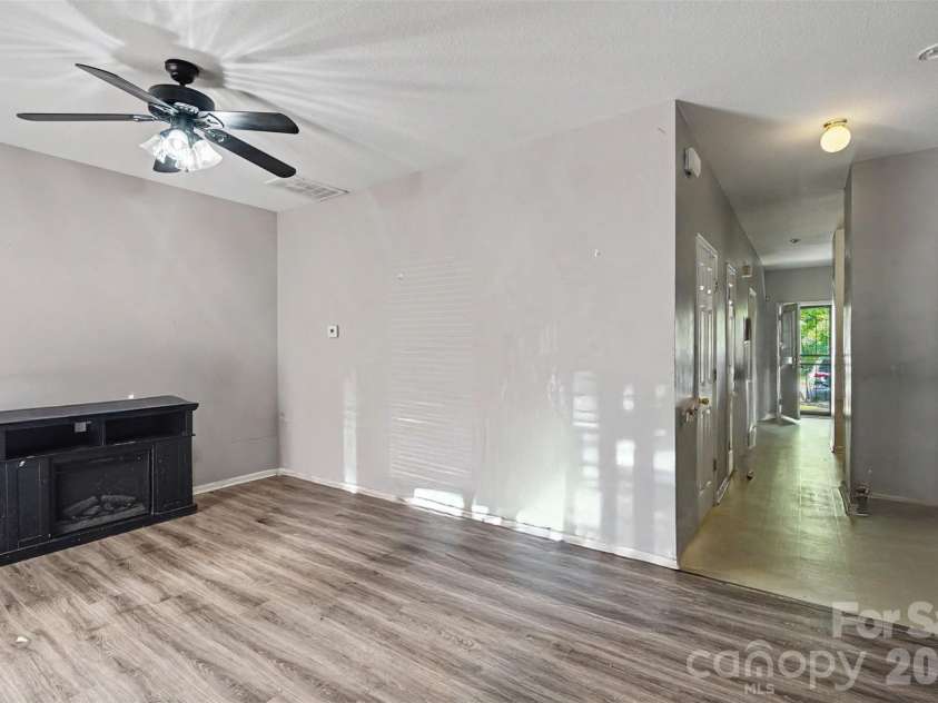 2729 Meadow Knoll Drive, Charlotte, NC 28269.  MLS# CAR4408544, YatesRealty ID 40573. 