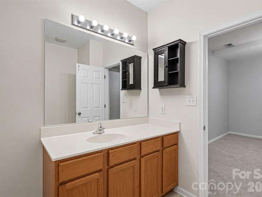 2729 Meadow Knoll Drive, Charlotte, NC 28269.  MLS# CAR4408544, YatesRealty ID 40573. 