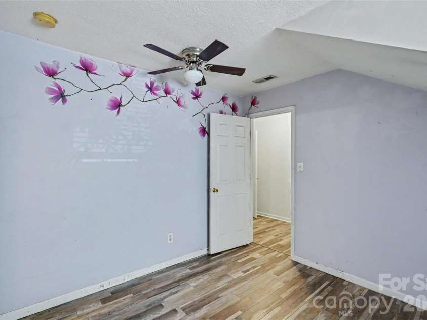 2729 Meadow Knoll Drive, Charlotte, NC 28269.  MLS# CAR4408544, YatesRealty ID 40573. 