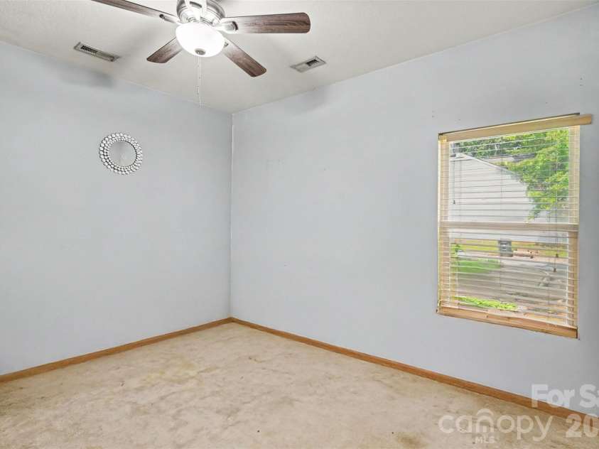 2729 Meadow Knoll Drive, Charlotte, NC 28269.  MLS# CAR4408544, YatesRealty ID 40573. 