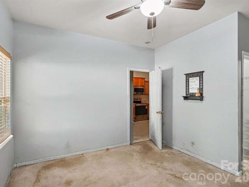 2729 Meadow Knoll Drive, Charlotte, NC 28269.  MLS# CAR4408544, YatesRealty ID 40573. 