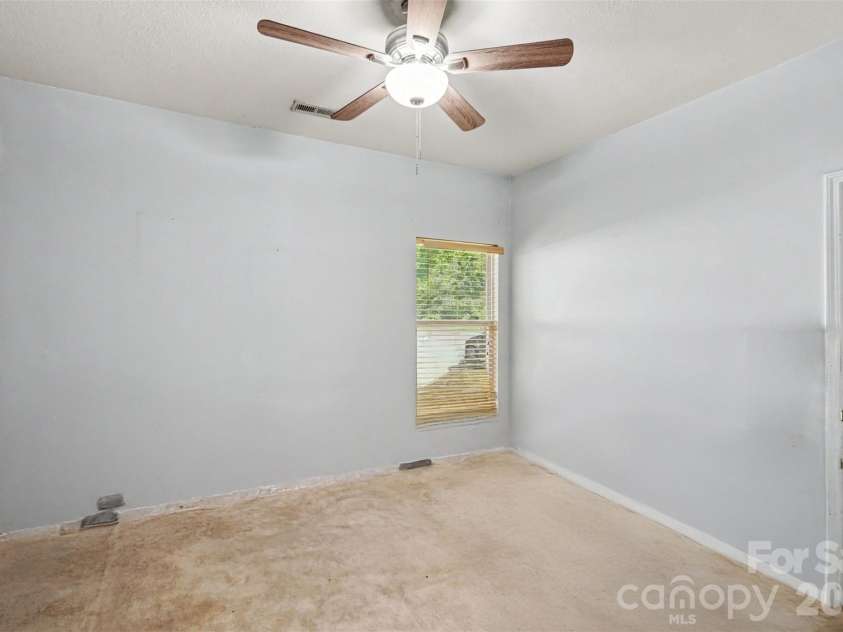 2729 Meadow Knoll Drive, Charlotte, NC 28269.  MLS# CAR4408544, YatesRealty ID 40573. 