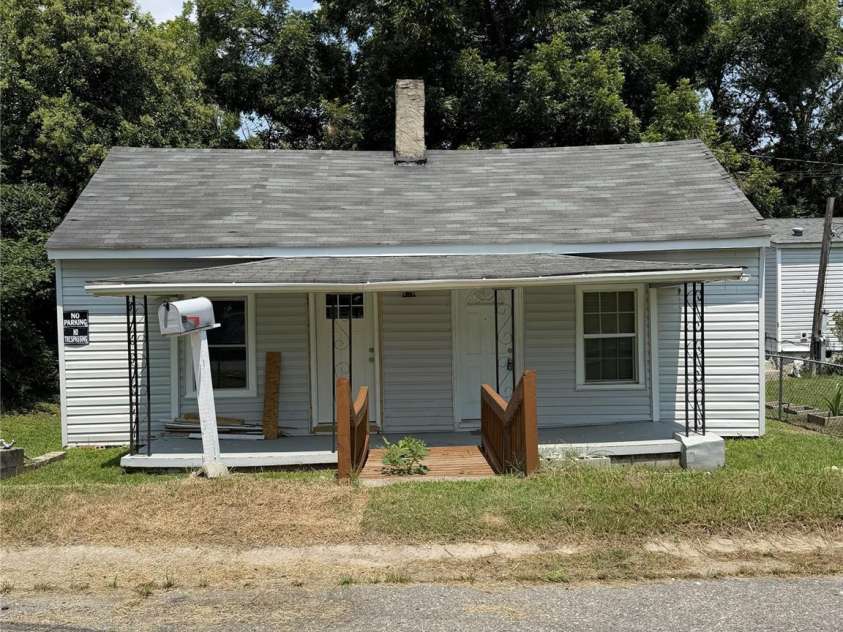 109 Starnes Street, Chester, SC 29706.  MLS# CAR4409202, YatesRealty ID 40574. 