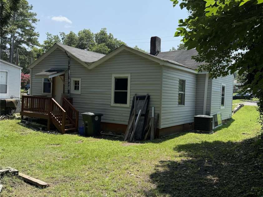 109 Starnes Street, Chester, SC 29706.  MLS# CAR4409202, YatesRealty ID 40574. 