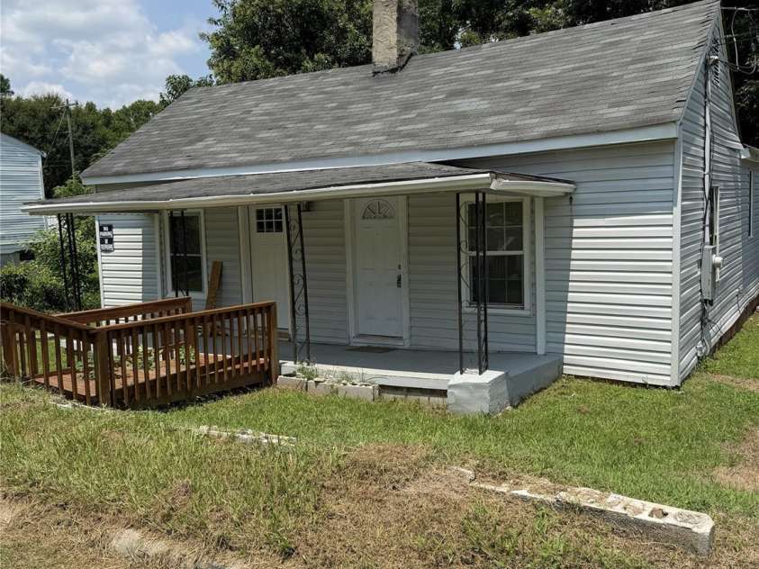 109 Starnes Street, Chester, SC 29706.  MLS# CAR4409202, YatesRealty ID 40574. 