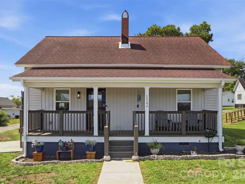 112 Pine Street, Shelby, NC 28152.  MLS# CAR4409314, YatesRealty ID 40577. 
