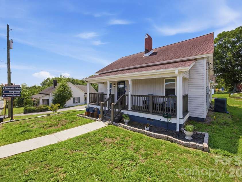 112 Pine Street, Shelby, NC 28152.  MLS# CAR4409314, YatesRealty ID 40577. 