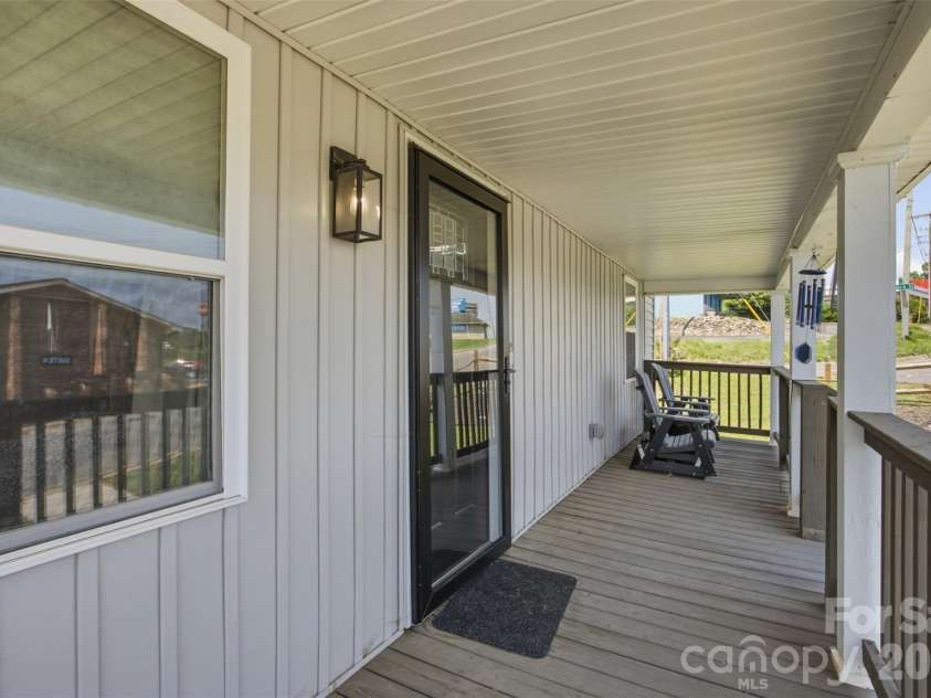 112 Pine Street, Shelby, NC 28152.  MLS# CAR4409314, YatesRealty ID 40577. 
