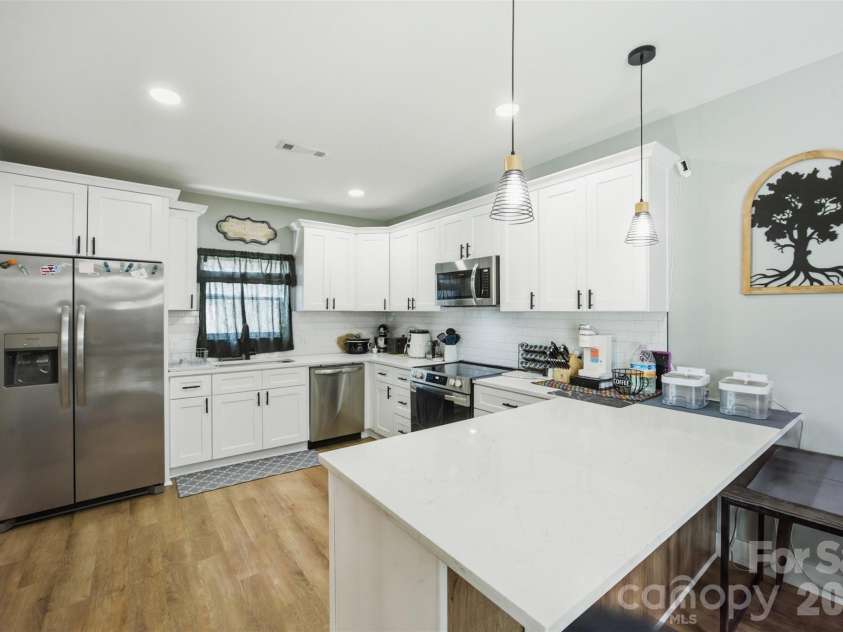 112 Pine Street, Shelby, NC 28152.  MLS# CAR4409314, YatesRealty ID 40577. 