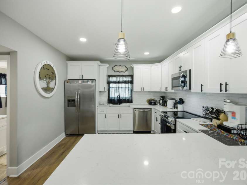 112 Pine Street, Shelby, NC 28152.  MLS# CAR4409314, YatesRealty ID 40577. 