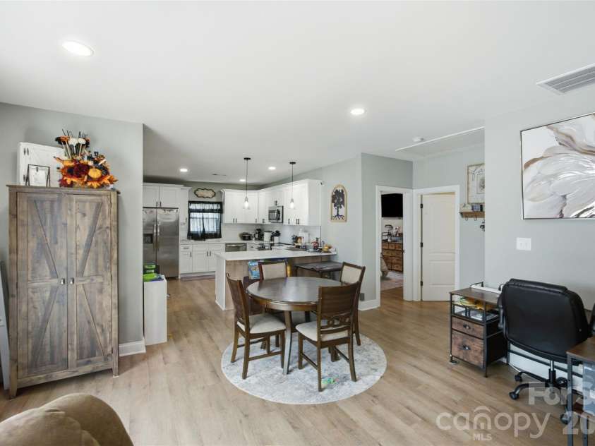 112 Pine Street, Shelby, NC 28152.  MLS# CAR4409314, YatesRealty ID 40577. 