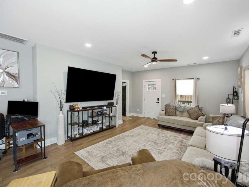 112 Pine Street, Shelby, NC 28152.  MLS# CAR4409314, YatesRealty ID 40577. 