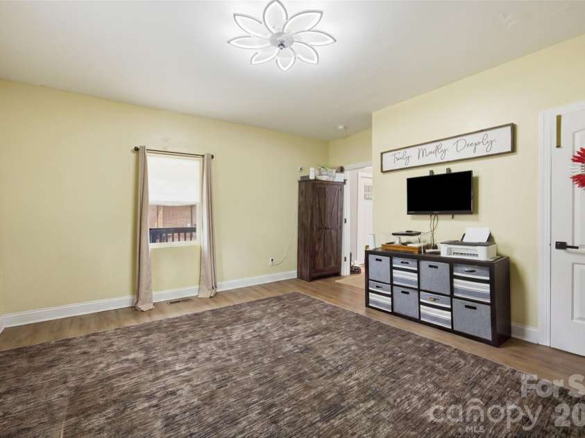 112 Pine Street, Shelby, NC 28152.  MLS# CAR4409314, YatesRealty ID 40577. 