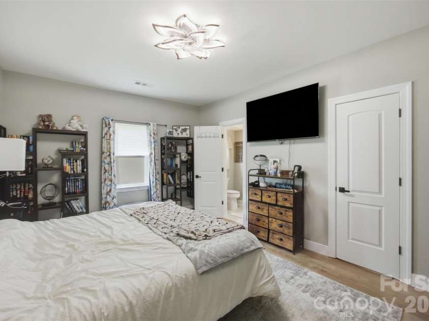 112 Pine Street, Shelby, NC 28152.  MLS# CAR4409314, YatesRealty ID 40577. 