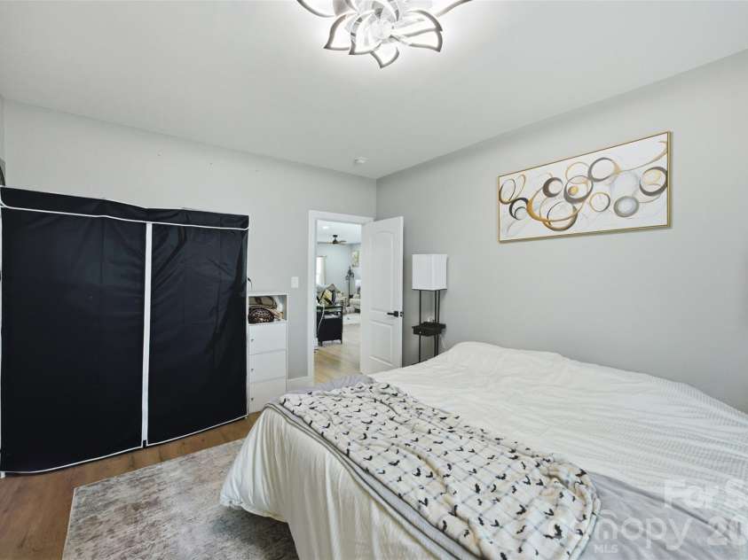 112 Pine Street, Shelby, NC 28152.  MLS# CAR4409314, YatesRealty ID 40577. 