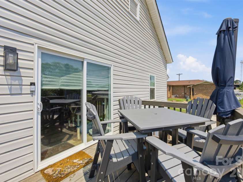 112 Pine Street, Shelby, NC 28152.  MLS# CAR4409314, YatesRealty ID 40577. 
