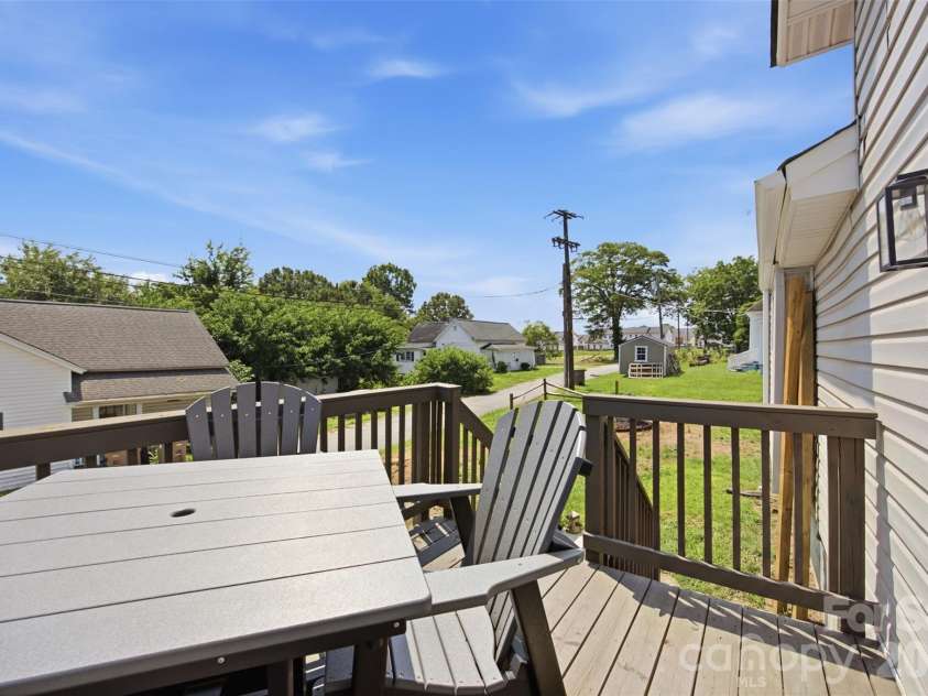 112 Pine Street, Shelby, NC 28152.  MLS# CAR4409314, YatesRealty ID 40577. 