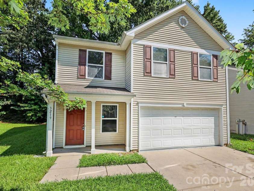 3219 Decapolis Drive, Charlotte, NC 28215.  MLS# CAR4409794, YatesRealty ID 40578. 